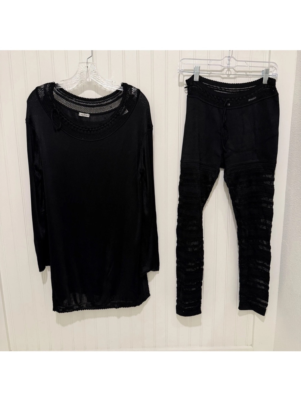 Alaia Resorts 90s Y2K Black Women's Lace Detail Tunic & Leggings Set
